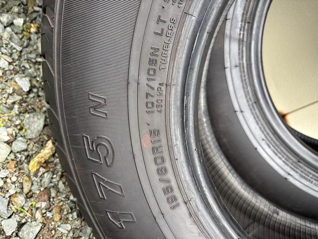 商談中！ハイエース195/80R15 107/105N LTバリ溝4本セット