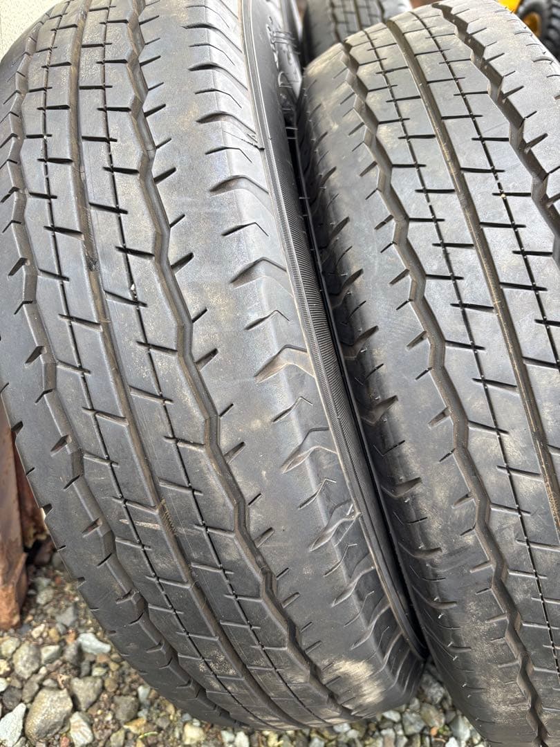 商談中！ハイエース195/80R15 107/105N LTバリ溝4本セット
