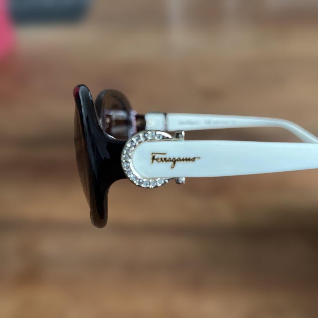 Salvadore Feragamo レディースサングラス