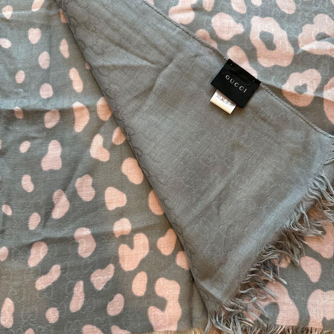 GUCCI レオパード柄ストール グレー/ピンク