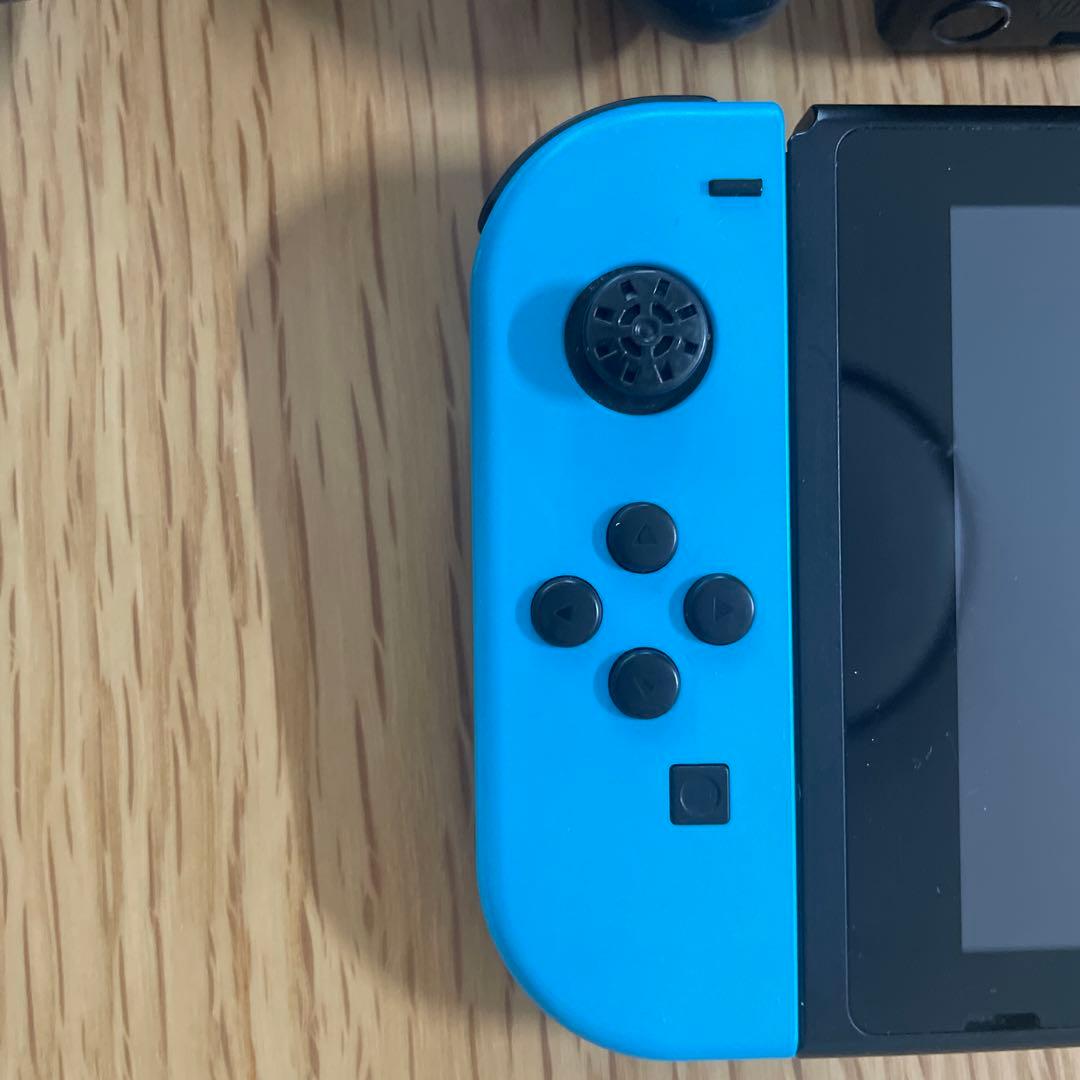任天堂Switch 本体セット　Joy-Conスティックカバー紛失と誤作動あり