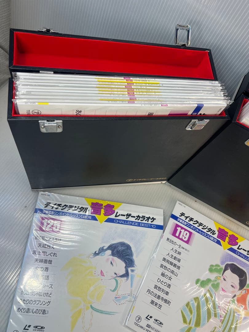 ヴィンテージテイチクレーザーカラオケディスクのコレクション
