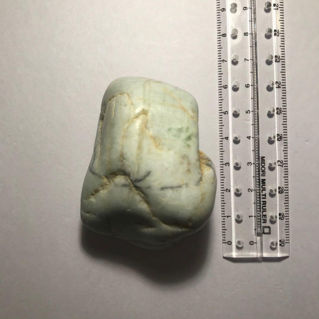 糸魚川翡翠原石【海岸・糸巻き】158g