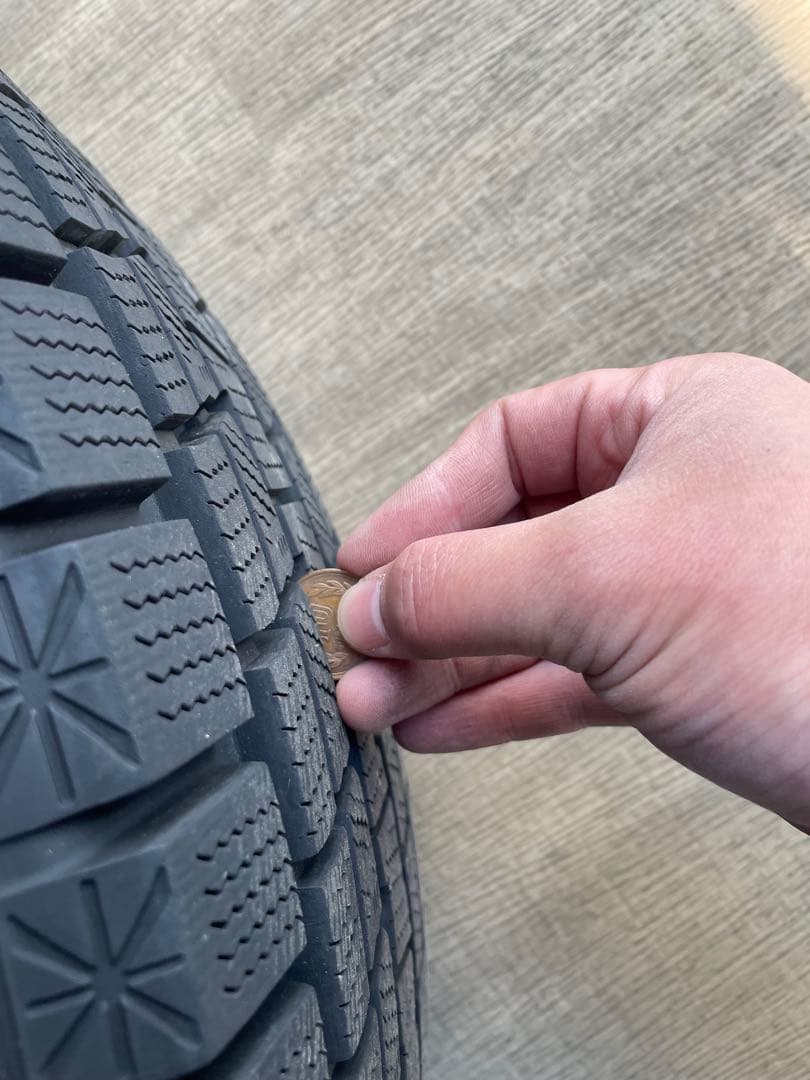 225/60R17スタッドレスタイヤホイール4本セット