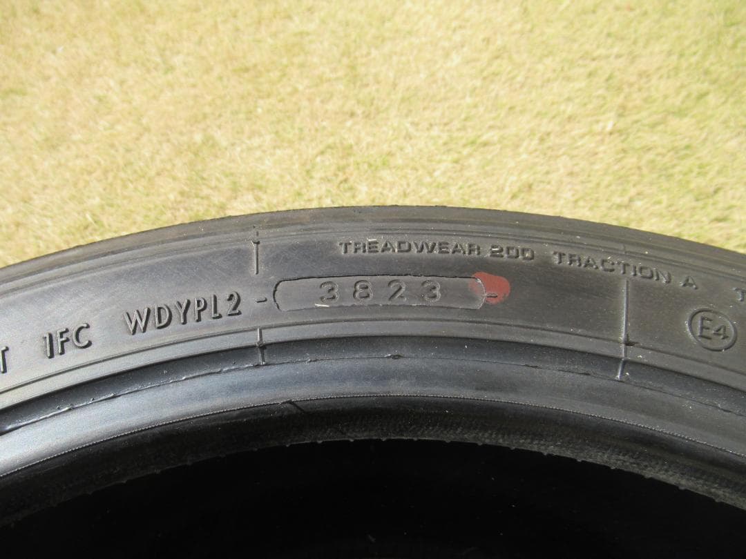 ☆送料無料 室内保管☆A052 265/35 R18インチ☆