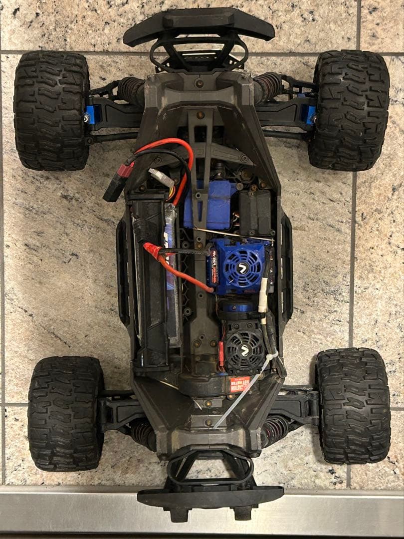 トラクサス　traxxas maxx モンスタートラック　ラジコン　プロライン