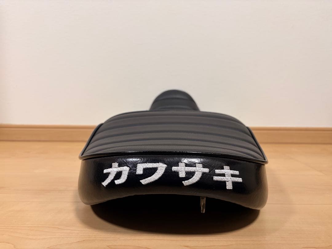 Z900RS 茗荷タックロールシート　革張替え済　カスタムシート