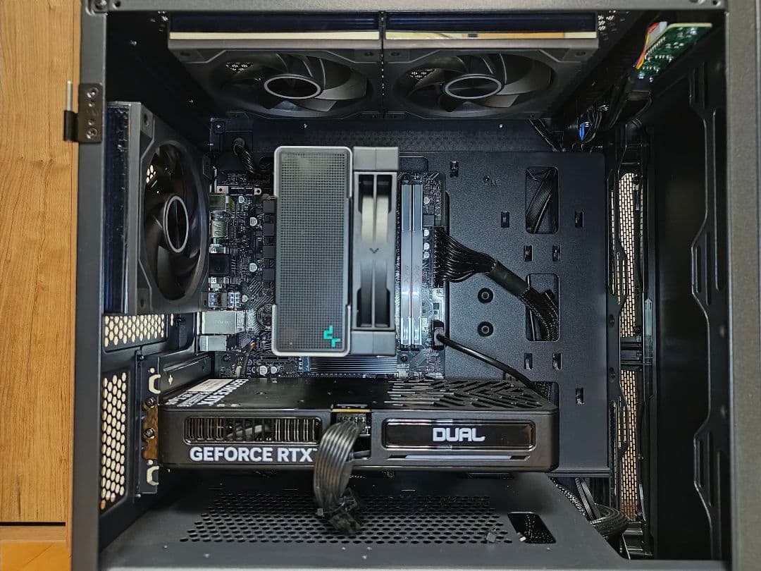 【ほぼ新品】【セットアップ済】ゲーミングPC R7 5700X/RTX5060