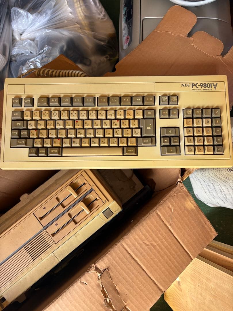 NEC PC-9801VM2 本体 + キーボード