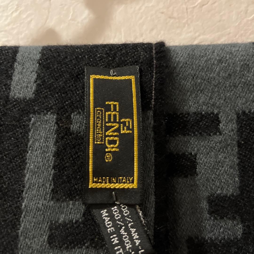 ❤️FENDI ロゴウールマフラー 　グレー／ブラック