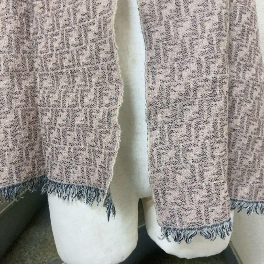 フェンディ　マフラー　グレー色　ズッカ柄　FENDI
