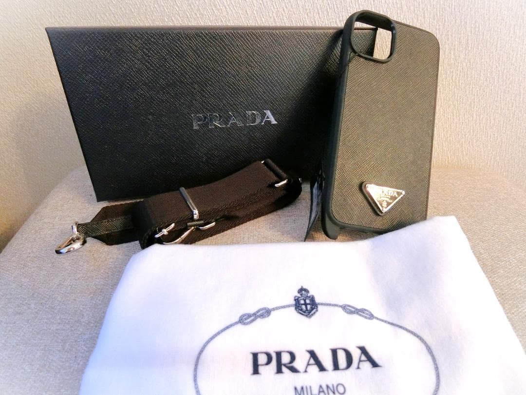 【新品 】プラダ/ iPhone 14 Plus /スマホケース ストラップ付