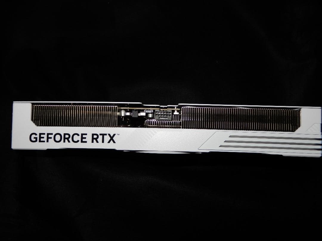 グラフィックボード・グラボ・ビデオカード GALAKURO GEFORCE RTX 5070Ti 16GB WHITE