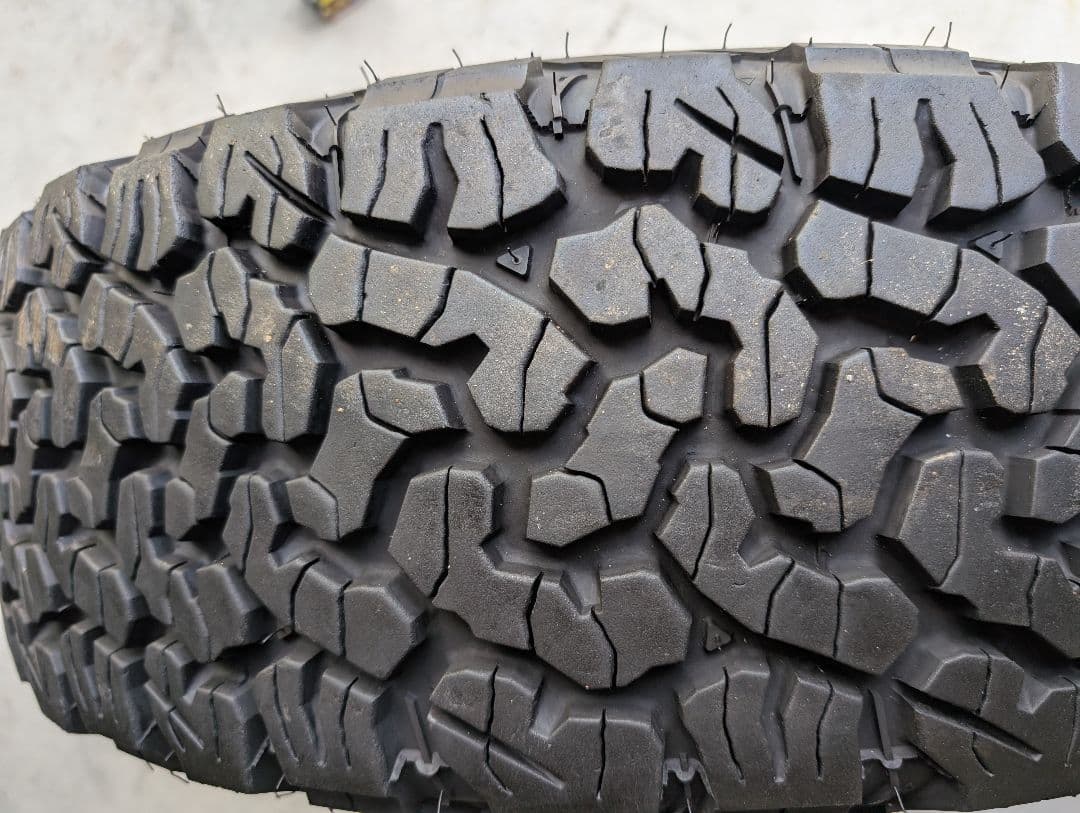 BFGoodrich All-Terrain T/A 235 70 R16 １本