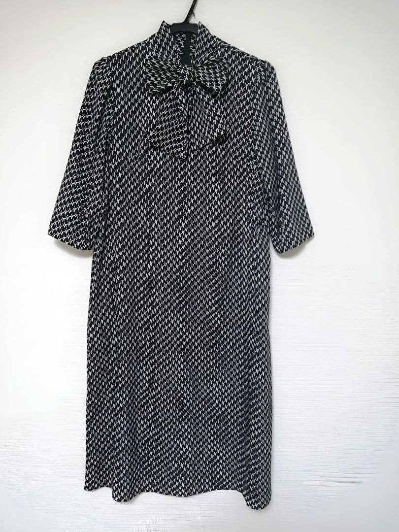 【未使用27500円】ナラカミーチェ♦現行品✨大きめ✨幾何柄ボウタイワンピース