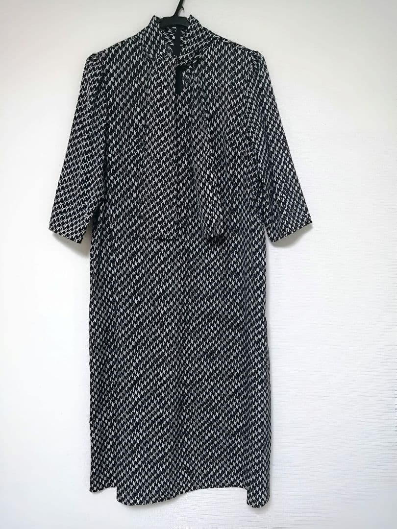 【未使用27500円】ナラカミーチェ♦現行品✨大きめ✨幾何柄ボウタイワンピース
