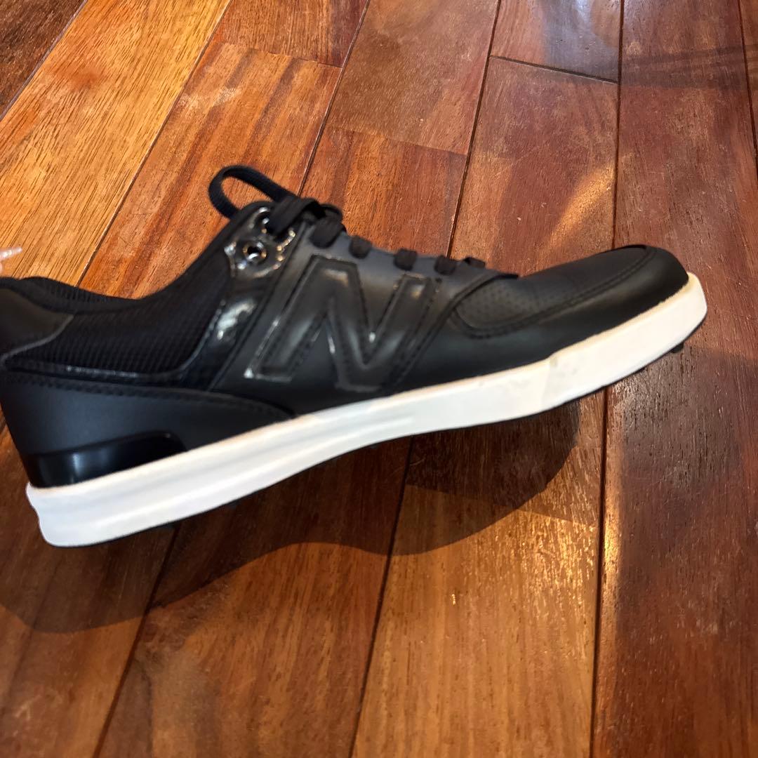 New Balance ブラックゴルフシューズ