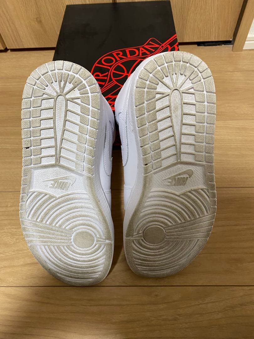 NIKE AIR JORDAN 1 MIDホワイト 27cm 【値下げ不可】