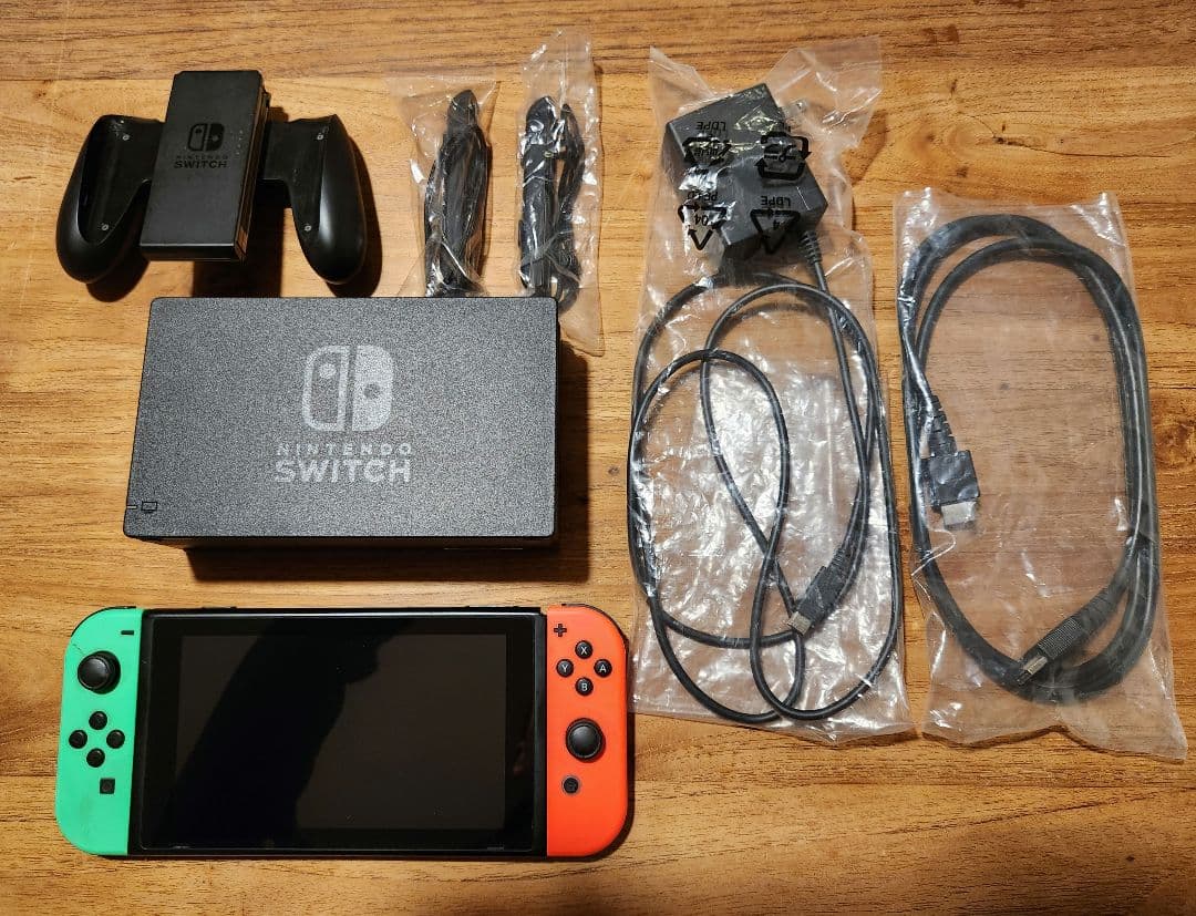 Nintendo Switch 本体 + ソフト2本 ハンドル2個 マリオカート