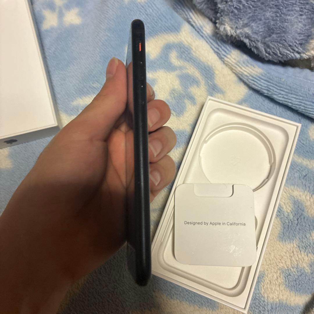 iPhone se三世代目　箱あり