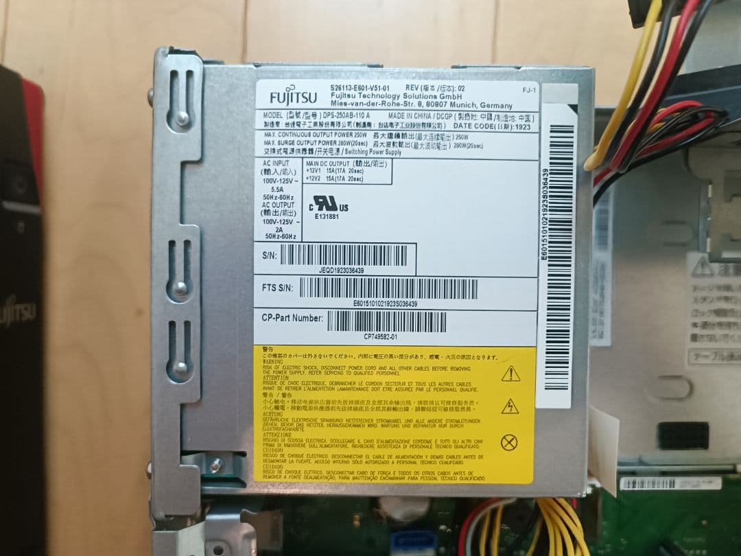 富士通　esprimo D588 Core i5 9500搭載
