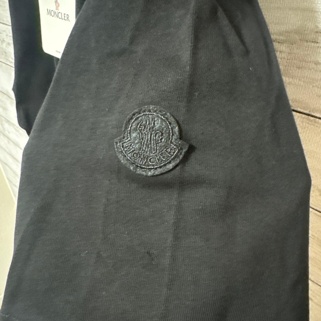 定価7万MONCLER ブラック Tシャツ