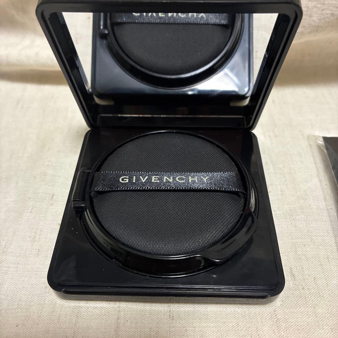 GIVENCHY ソワンノワールUVコンパクト　替えパフ付き
