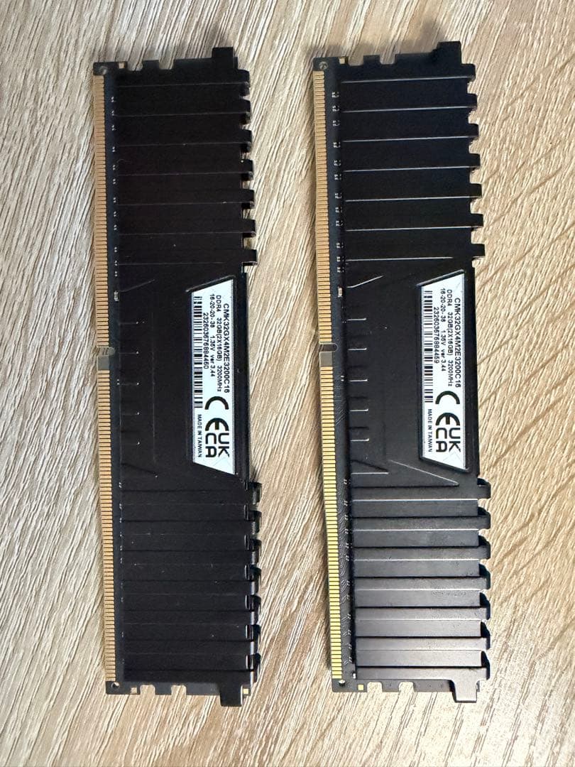 CORSAIR DDR4-3200MHzデスクトップPC用 メモリ16GB×2