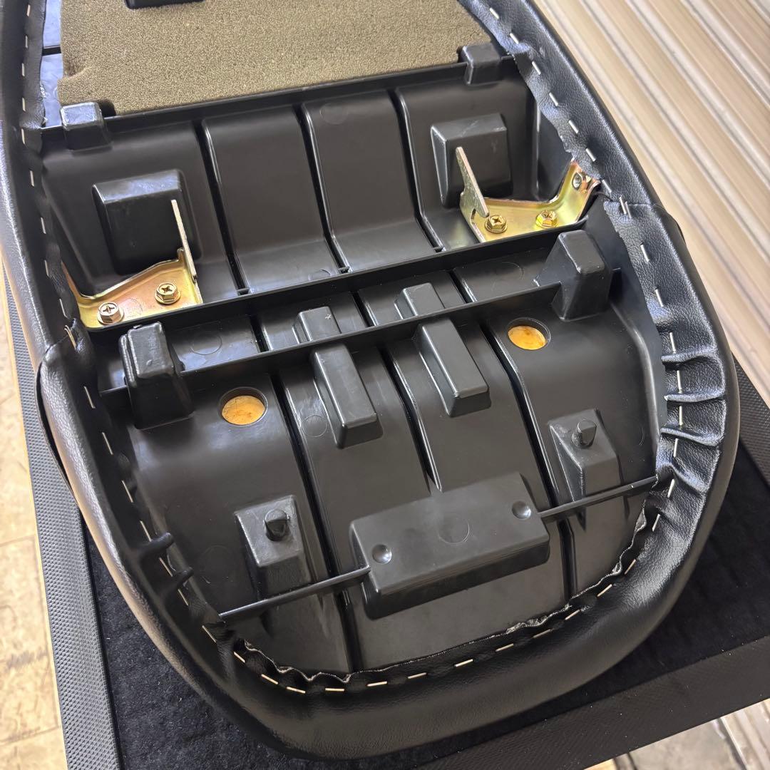 ゼファー750 シート Z2 仕様