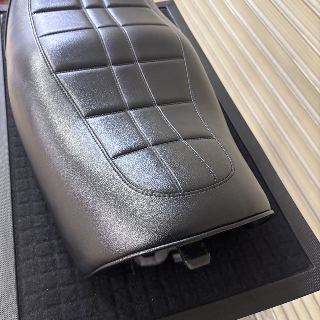ゼファー750 シート Z2 仕様