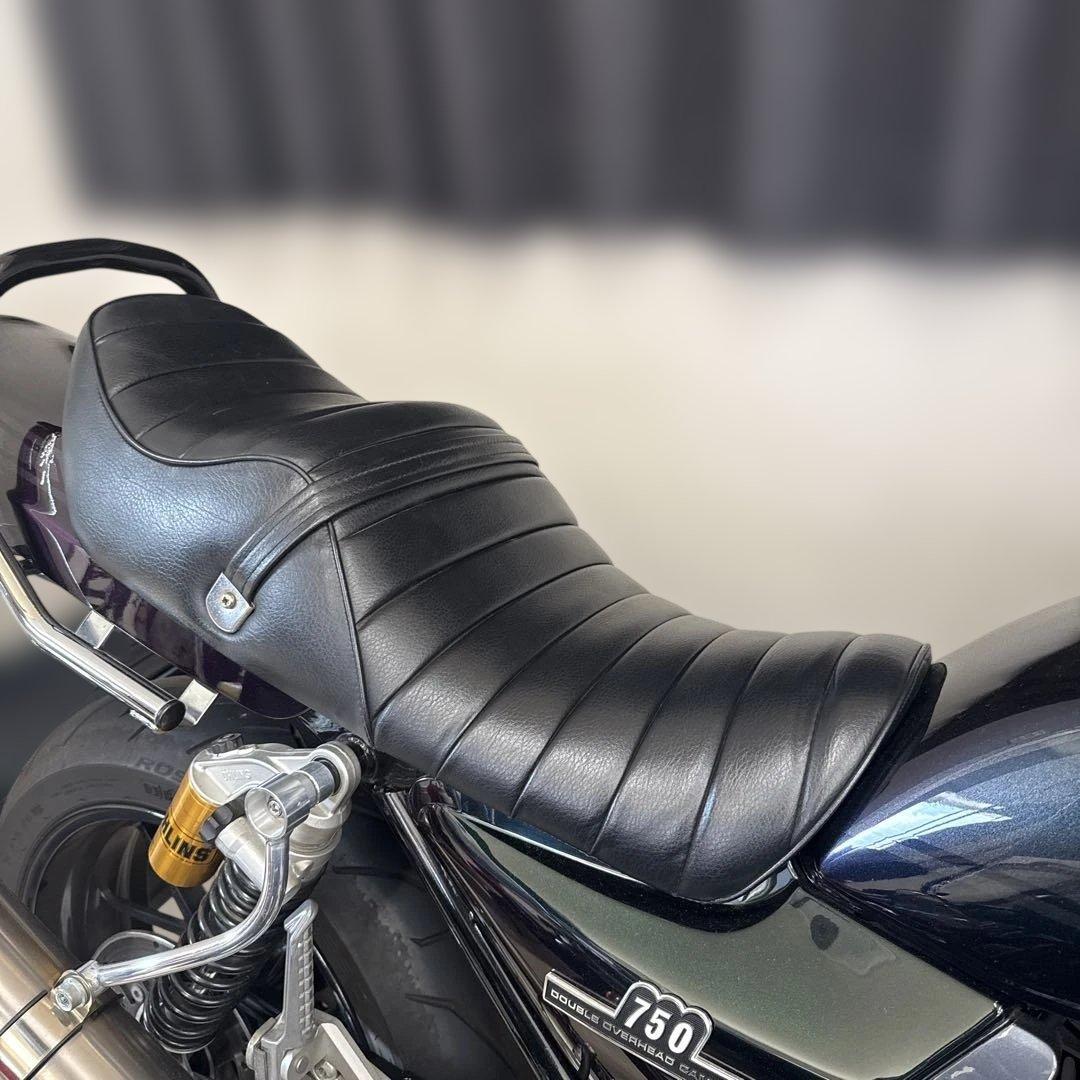 カワサキ　ゼファー750 ブラック タックロール　シート