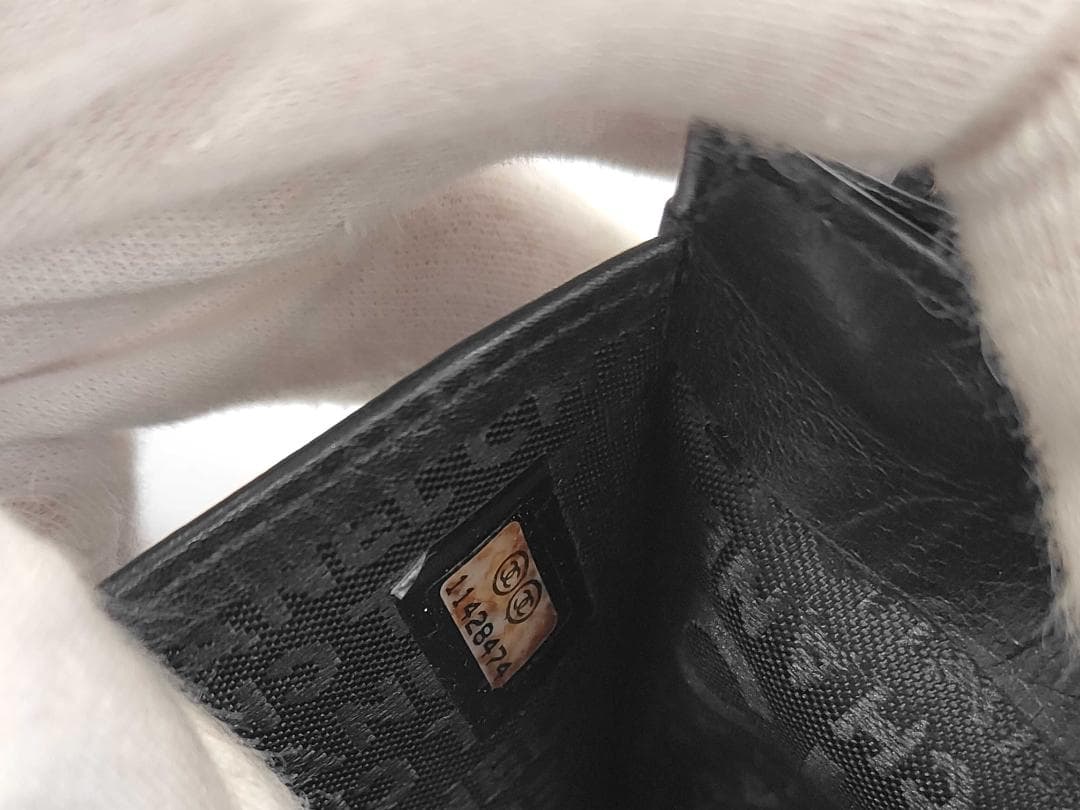 CHANEL シャネル　ブラック キルティング 二つ折り財布