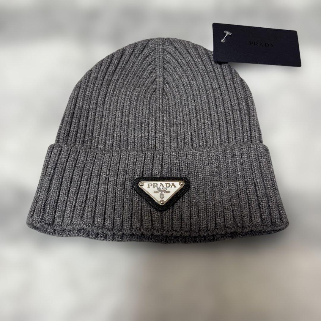 PRADA グレー ニット帽