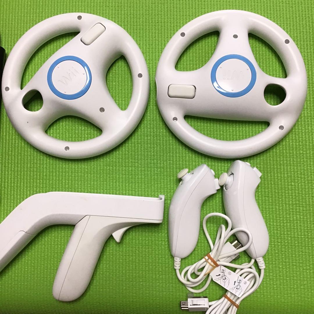 ニンテンドーWII 本体　ゲームソフト5本　その他追加コントローラー