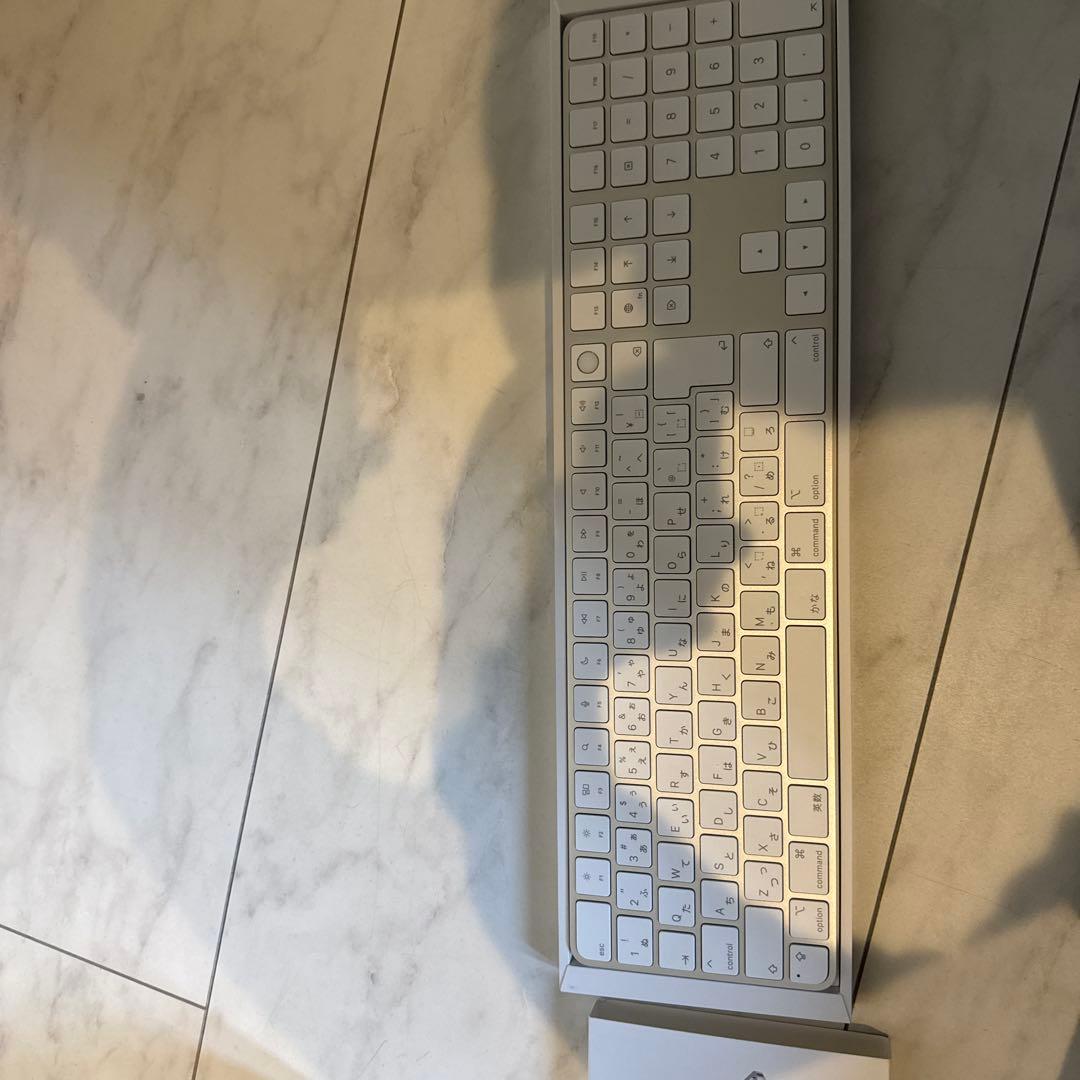 Macmini M2 A2686+マジックキーボードタッチID+マジックマウス