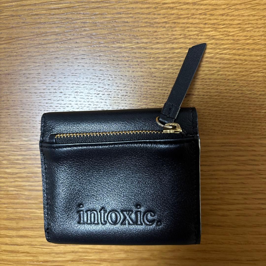 intoxic.（イントキシック） の三つ折り財布（マイクロウォレット）