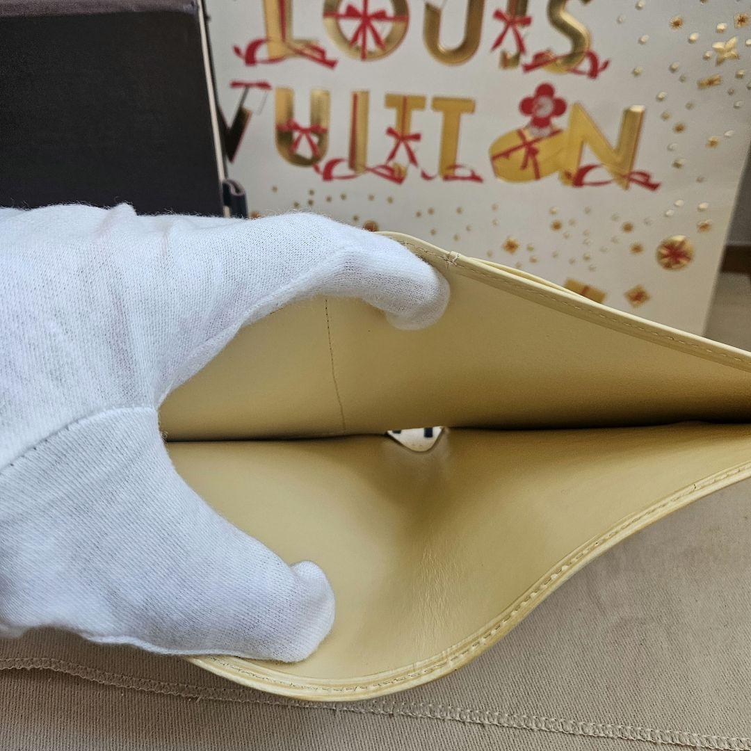 【ほぼ新品】ルイヴィトン エピ ポルトビエ コンパクト ヴァニラ 二つ折り財布
