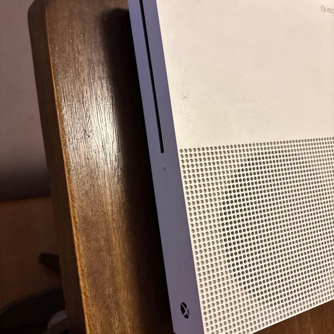 Microsoft Xbox One S 1TB 本体