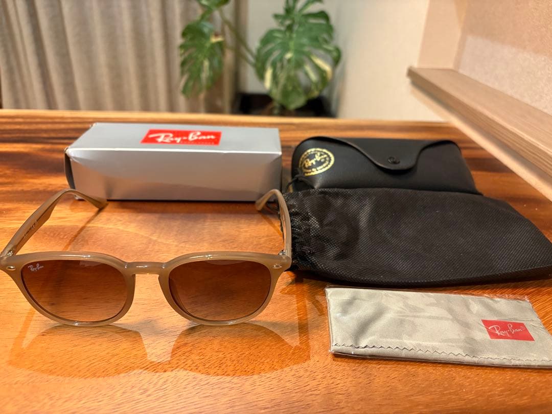 ☆美品☆Ray-Ban RB4259F クリアフレーム サングラス