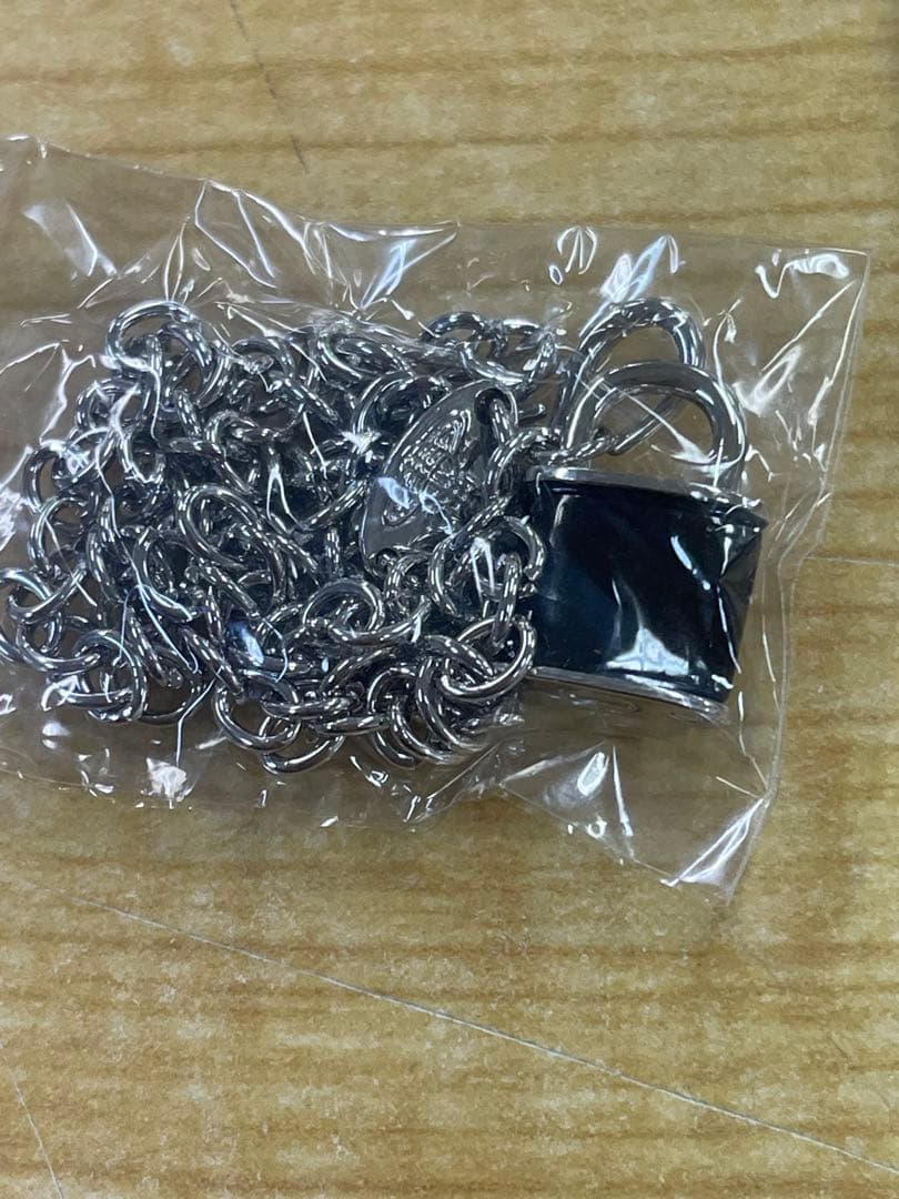 ロック付き金属ネックレス ポーチ付き