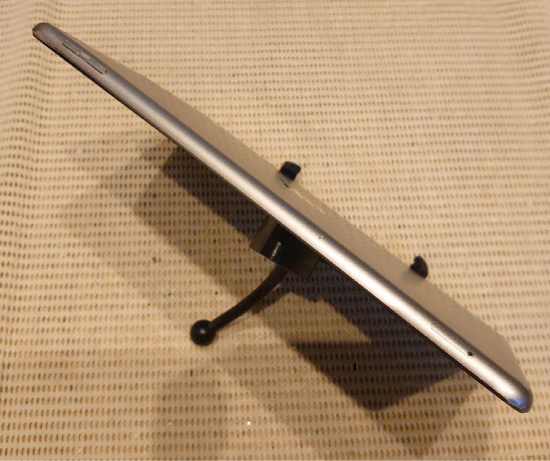 完動品SIMフリー液晶無傷iPad第6世代(A1954)本体32GB PJF88