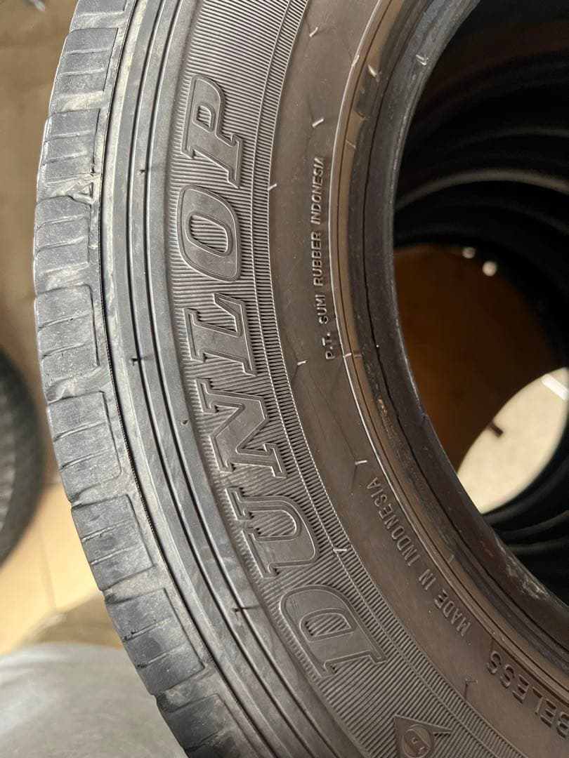 送料無料。溝あり軽トラ軽バン2023年製国産ダンロップ 145R12。4本セット