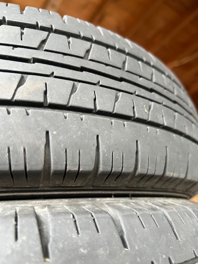 送料無料。溝あり軽トラ軽バン2023年製国産ダンロップ 145R12。4本セット