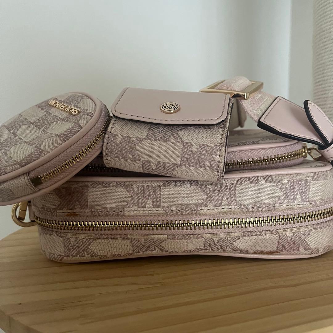 MICHAEL KORS ピンク サコッシュ　ボディバッグ　ウエストポーチ
