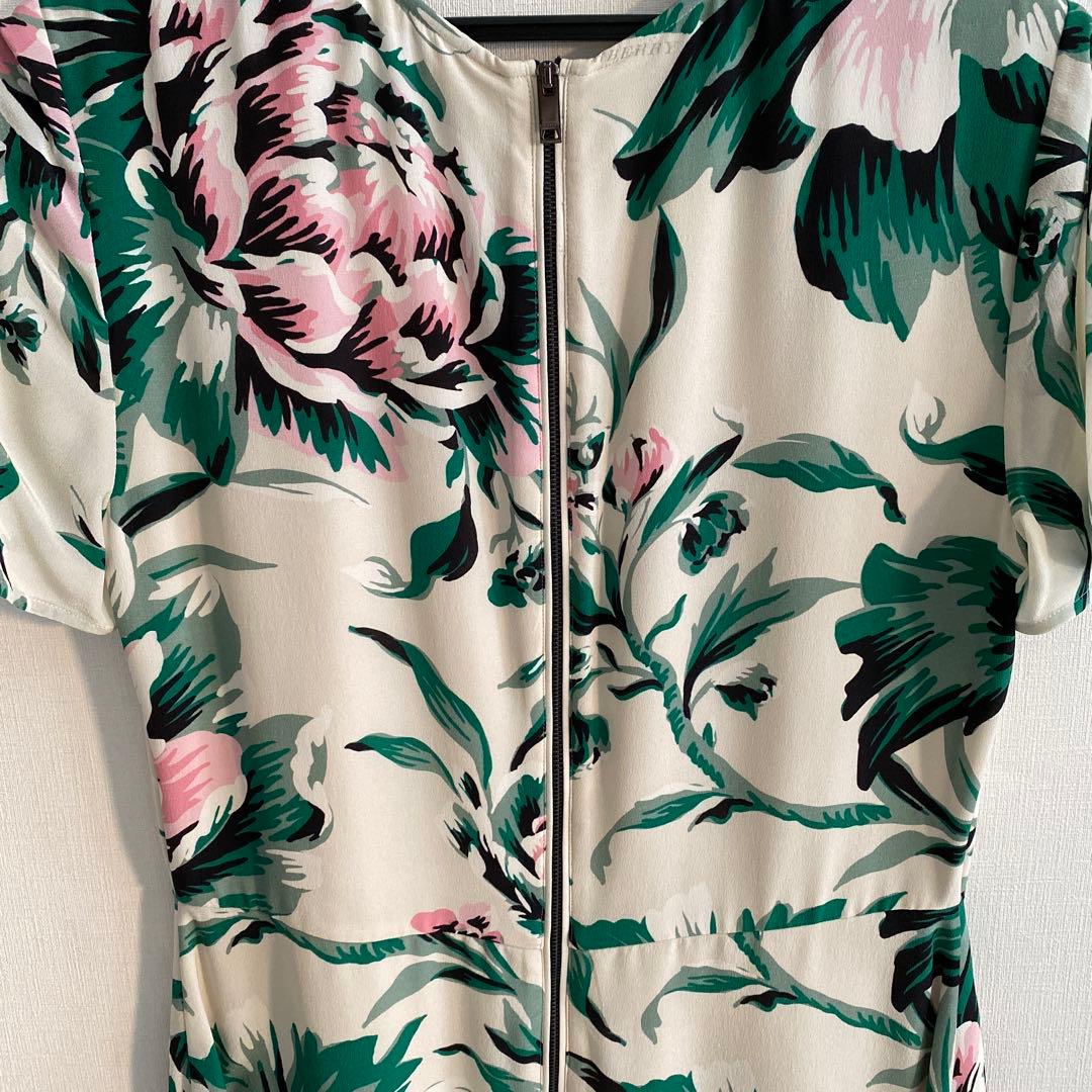 美品　　Burberry ワンピース　花柄