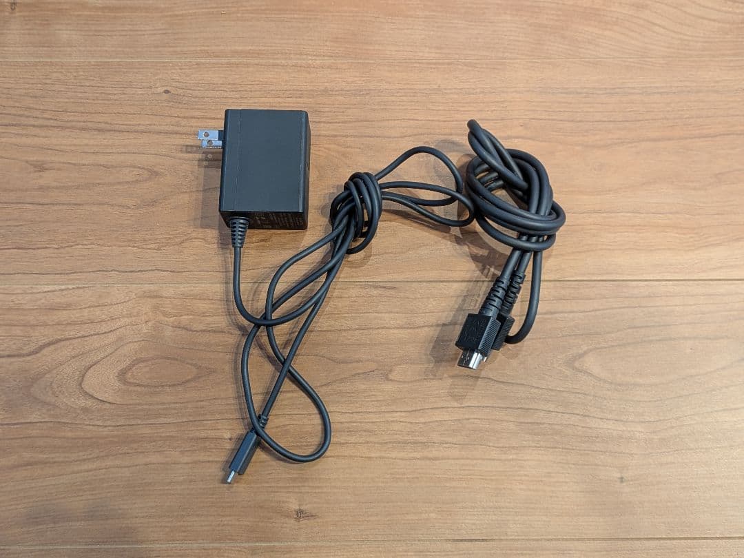 ​【完品】Nintendo Switch 本体（新モデル） ＋ おまけケース付き