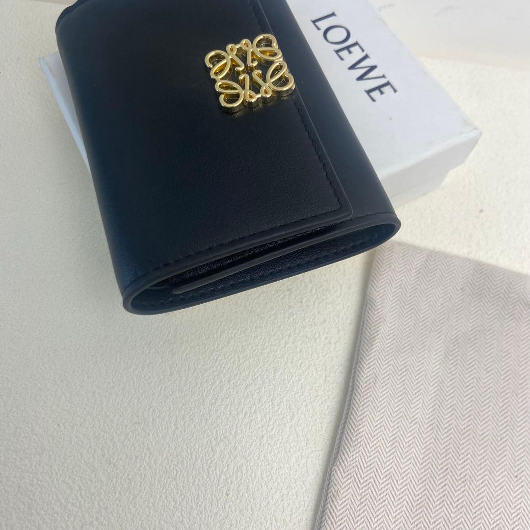 LOEWE プラックレザー 三つ折り財布（ゴールドロゴ付き）