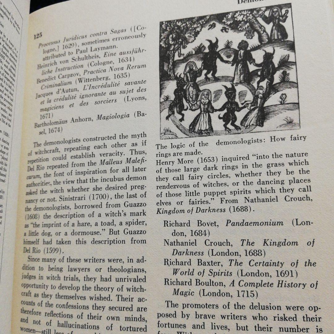 洋書 Encyclopedia of Witchcraft & Demonology