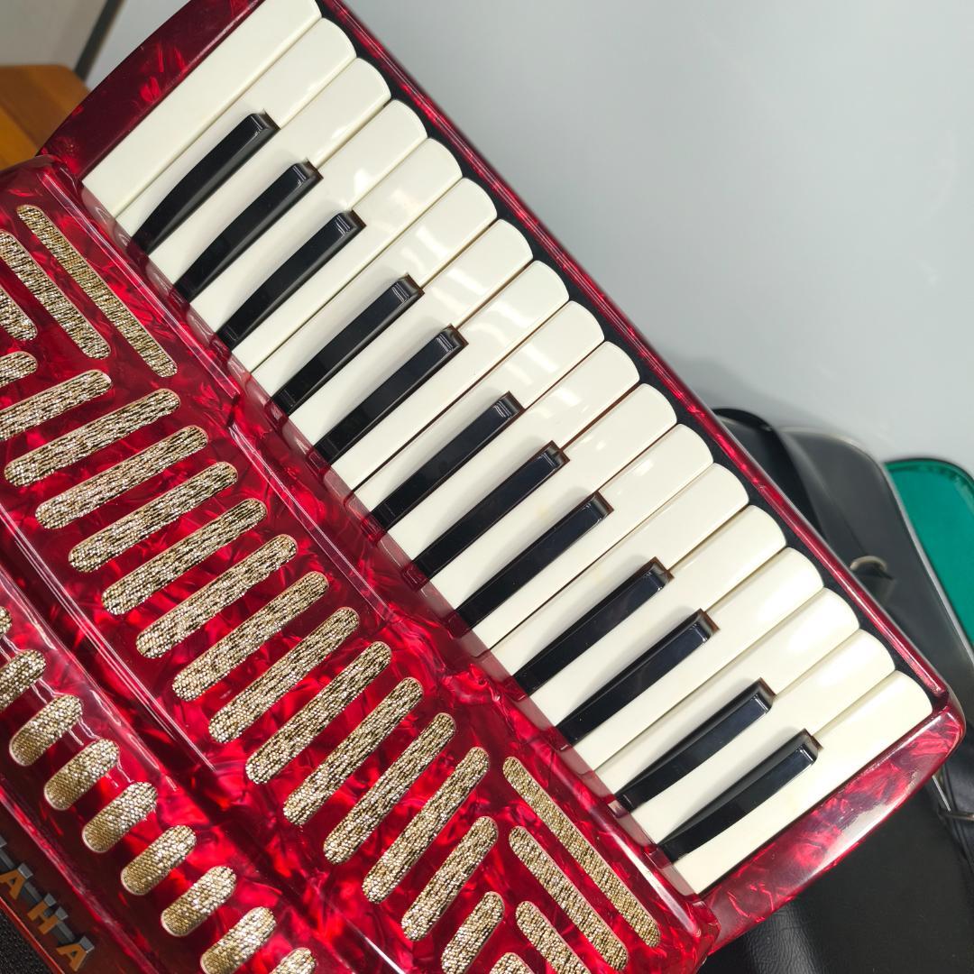 YAMAHA ヤマハ アコーディオン 8905 ケース付　赤
