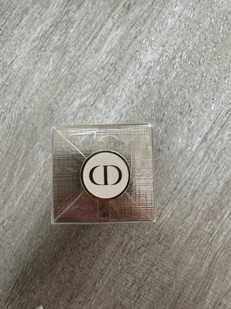 DIOR プレステージ ホワイト ル プロテクター UV ルミエール